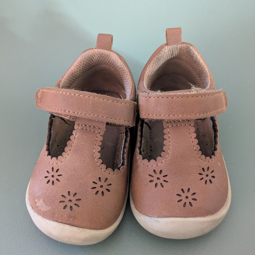 Size 4 Brown Kids Shoes with Floral Cutouts STRIDE RITE